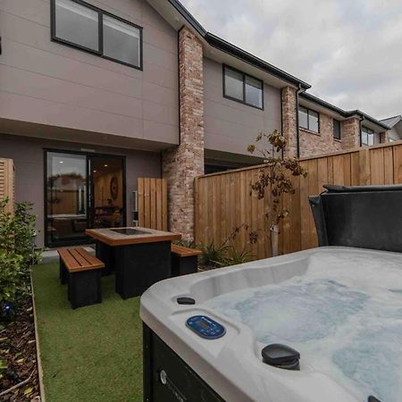Stones Throw From The Stadium & Hot Tub Christchurch Bagian luar foto