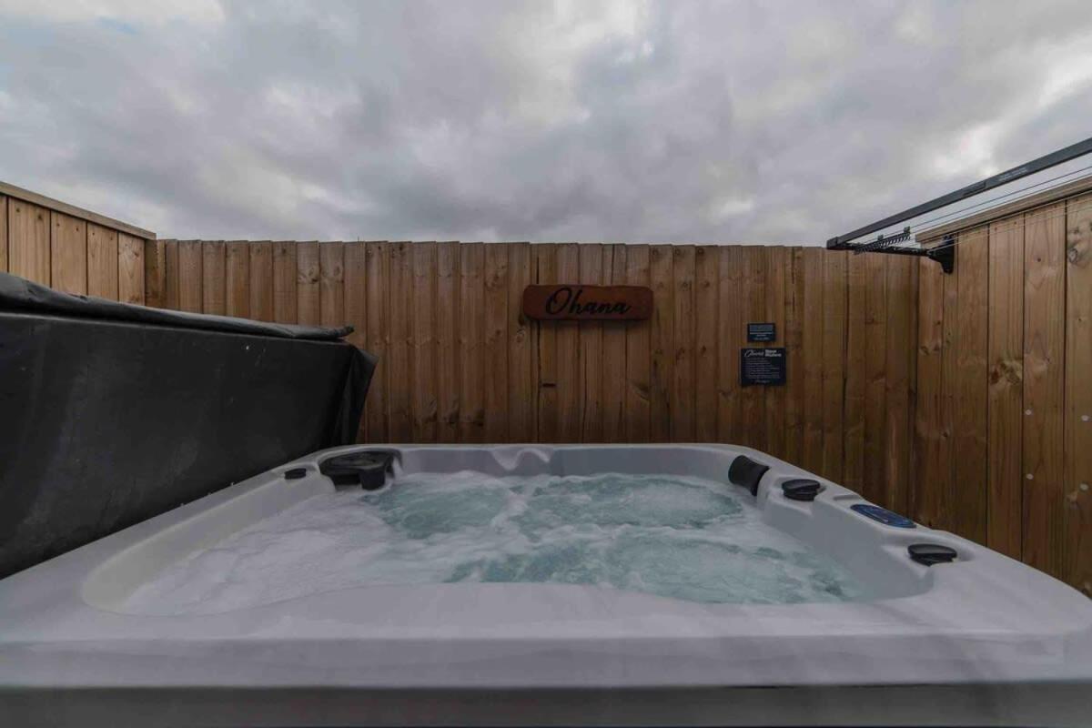 Stones Throw From The Stadium & Hot Tub Christchurch Bagian luar foto