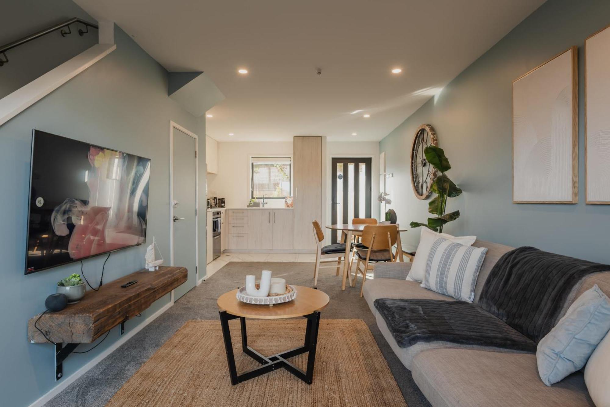 Stones Throw From The Stadium & Hot Tub Christchurch Bagian luar foto