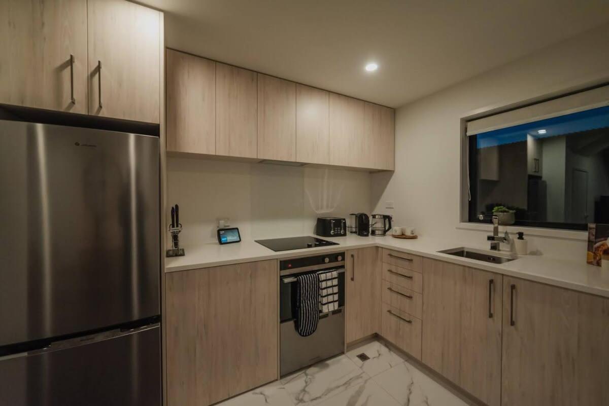 Stones Throw From The Stadium & Hot Tub Christchurch Bagian luar foto
