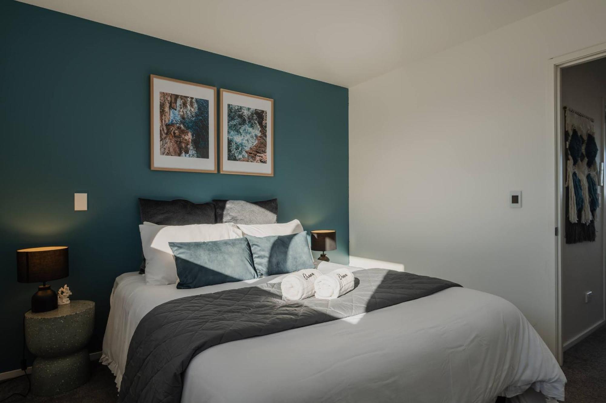 Stones Throw From The Stadium & Hot Tub Christchurch Bagian luar foto