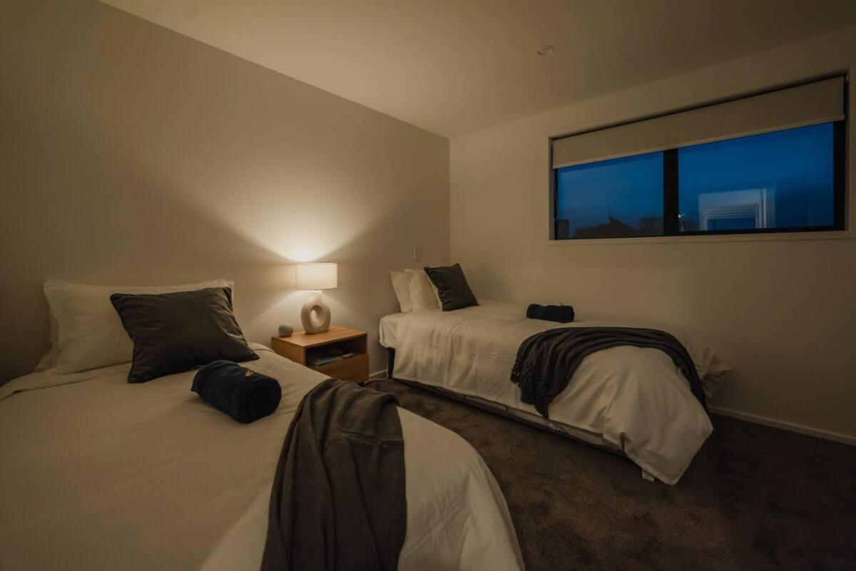 Stones Throw From The Stadium & Hot Tub Christchurch Bagian luar foto